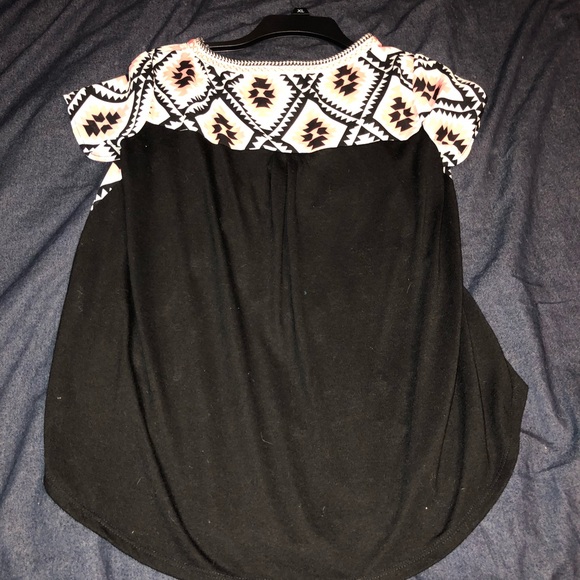 Woman’s top - Picture 2 of 2